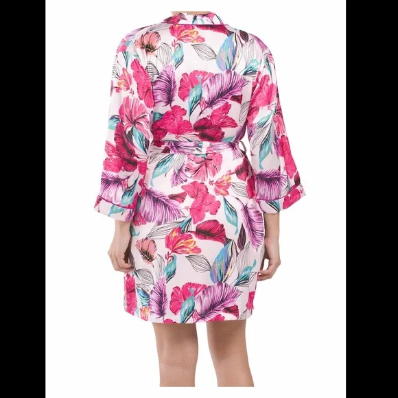 CYNTHIA ROWLEY
Satin Piped Robe With Pockets - Picture 2 of 7